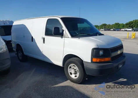 2015 Chevrolet Express 2500 Work Van z USA, uszkodzony, nr VIN 1GCWGFCF0F1109375